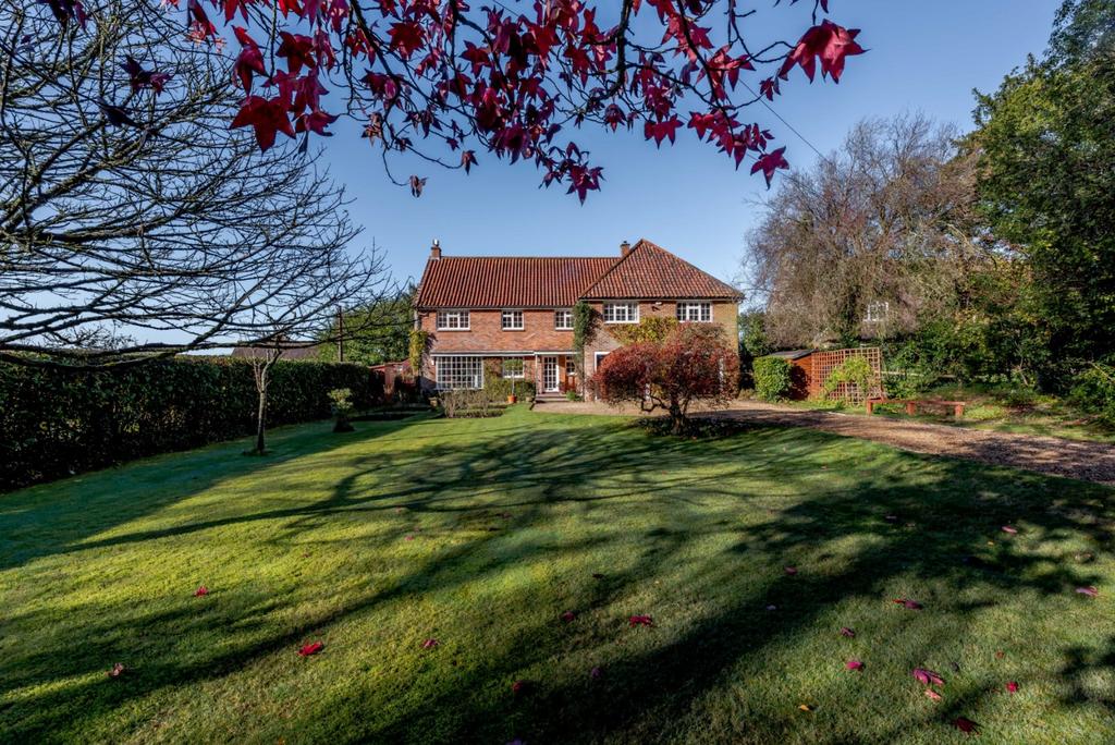 Broad Walk, Forestside, Rowlands Castle 5 bed detached house £895,000