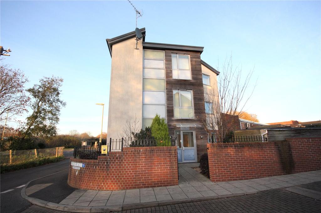 Finley Place, Havant, Hampshire, PO9 2 bed apartment £180,000