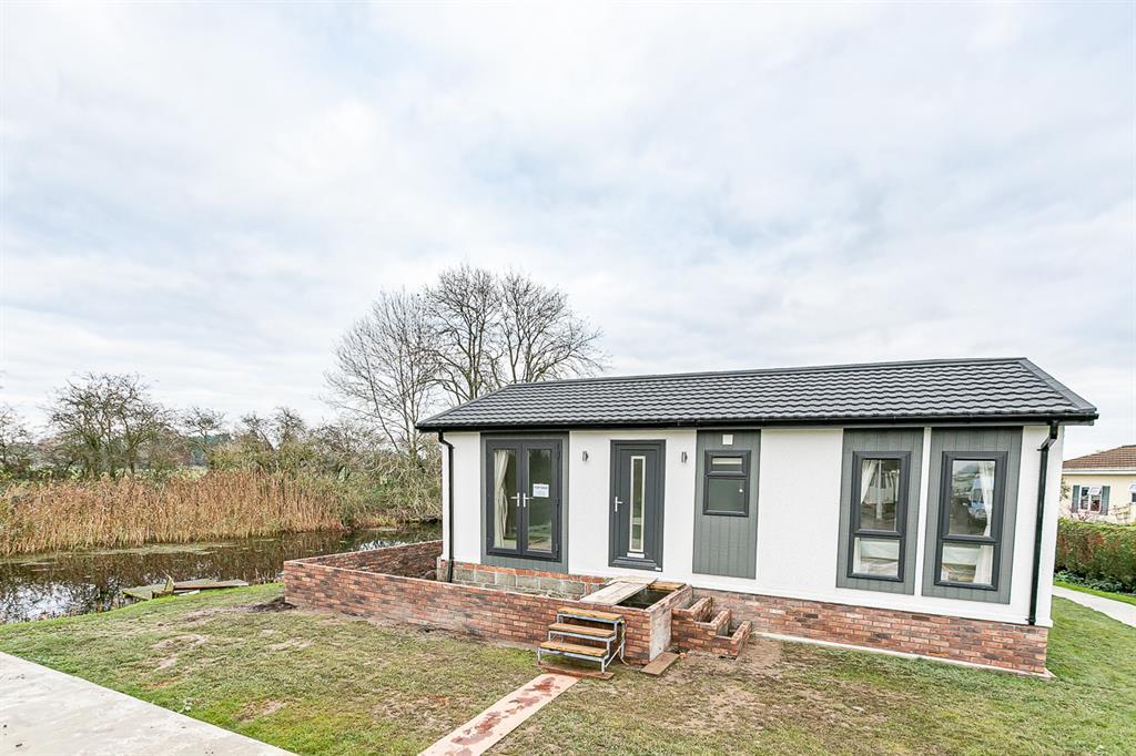 Sandholme Lane, Leven, East Yorkshire, HU17 5LW 2 bed lodge for sale