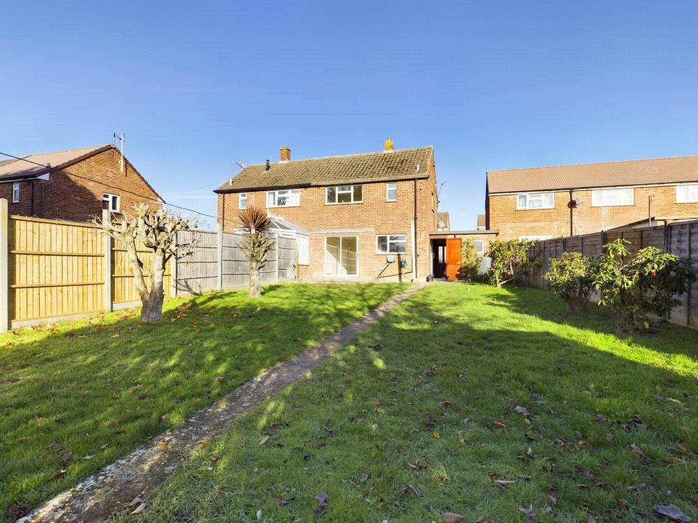 Turner Road, Tonbridge, Kent, TN10 2 bed semidetached house £1,100 pcm (£254 pw)