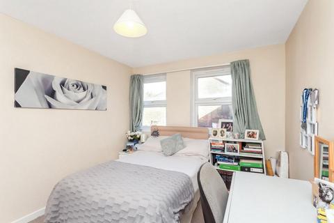 4 bedroom flat to rent, Brayford Square, London, E1