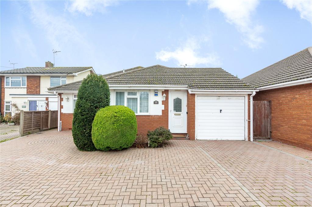Plumberow Avenue, Hockley, SS5 2 bed bungalow £400,000