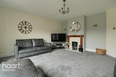 6 Dewlands Avenue, Dartford, DA2 6AJ