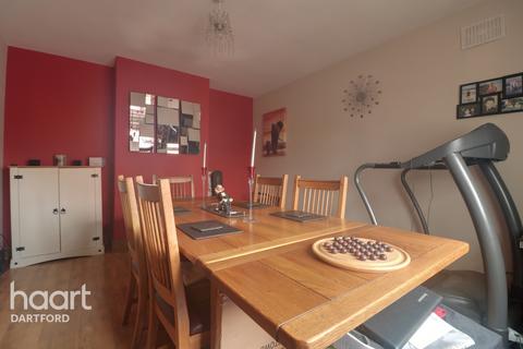 6 Dewlands Avenue, Dartford, DA2 6AJ