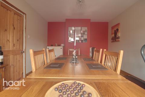 6 Dewlands Avenue, Dartford, DA2 6AJ