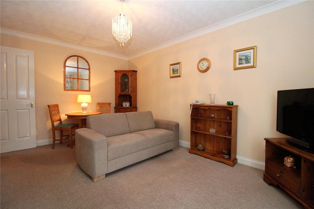 Dewell Mews, Old Town, Swindon, Wiltshire, SN3 2 bed apartment £148,000