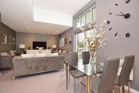 22 Lambe Close, Snodland, ME6 5PE