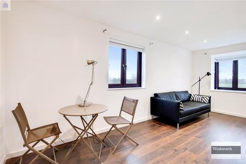 142 Riverside Close, London, E5 9ST