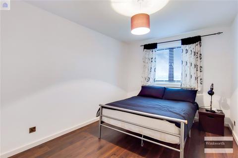 142 Riverside Close, London, E5 9ST