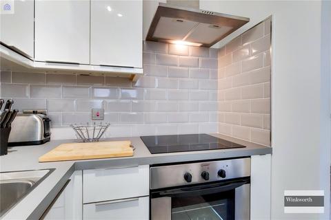 142 Riverside Close, London, E5 9ST