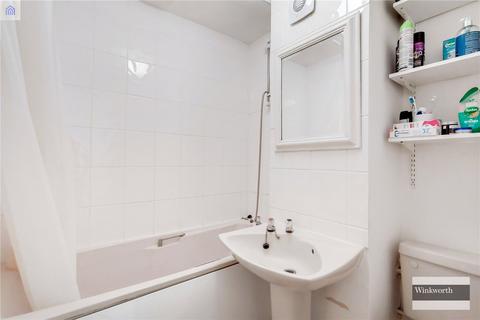 142 Riverside Close, London, E5 9ST