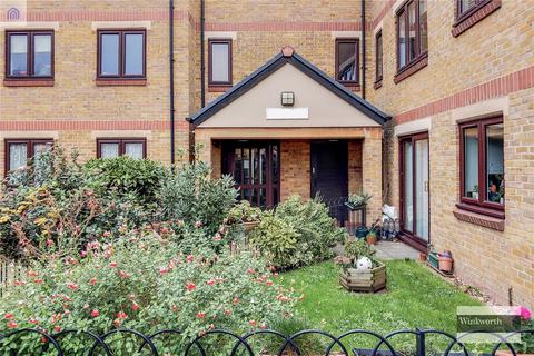 142 Riverside Close, London, E5 9ST