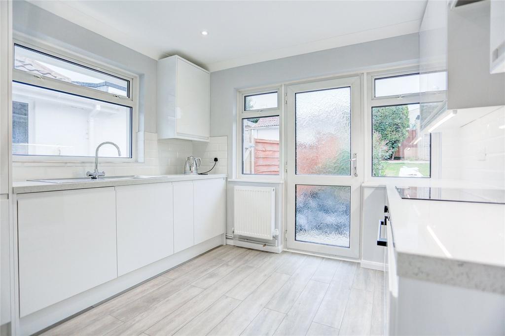 North Lane, Portslade, East Sussex, BN41 2 bed bungalow £1,450 pcm (£