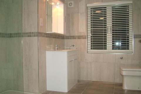 1 bedroom apartment to rent, High Street, Ingatestone, Essex, CM4