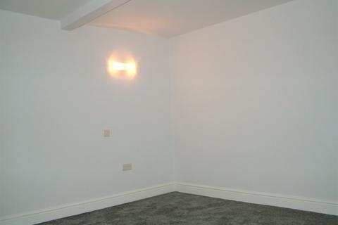 1 bedroom apartment to rent, High Street, Ingatestone, Essex, CM4
