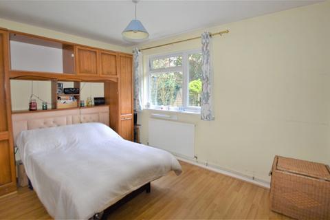 3 Crispin Close, Ashtead, KT21 1LG