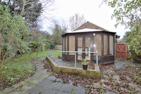 3 Crispin Close, Ashtead, KT21 1LG