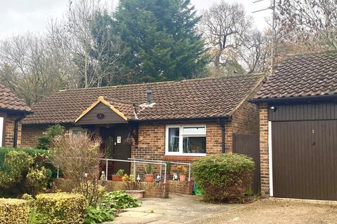 3 Crispin Close, Ashtead, KT21 1LG