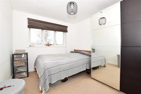19 Ashdown Field, Chartham, Canterbury, CT4 7LQ
