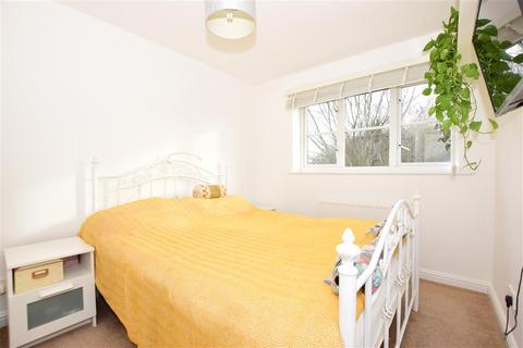 19 Ashdown Field, Chartham, Canterbury, CT4 7LQ