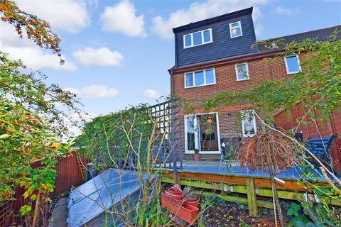 19 Ashdown Field, Chartham, Canterbury, CT4 7LQ