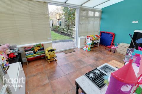 20 Parkes Road, Chigwell, IG7 4BN