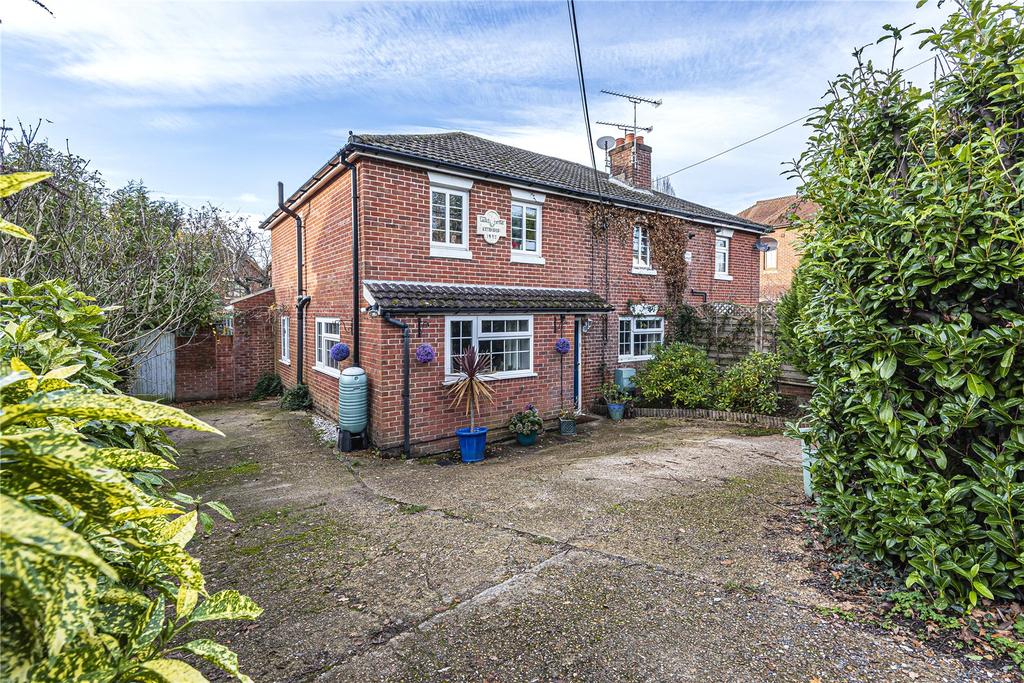 Lane, Horton Heath, Hampshire, SO50 5 bed semidetached house