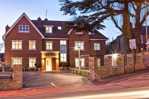 2 bedroom apartment to rent, Carlyon House Maidenhead Berkshire