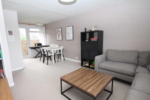 21, Park Court Park Road, New Malden, KT3 5AE