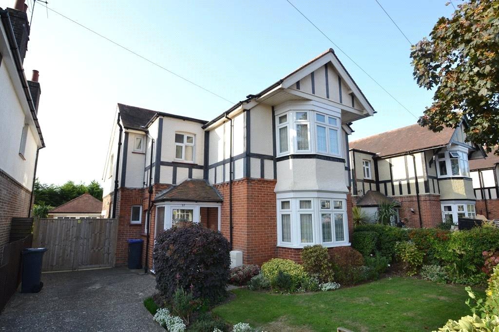 Bulkington Avenue, Tarring, Worthing, BN14 3 bed detached house £535,000