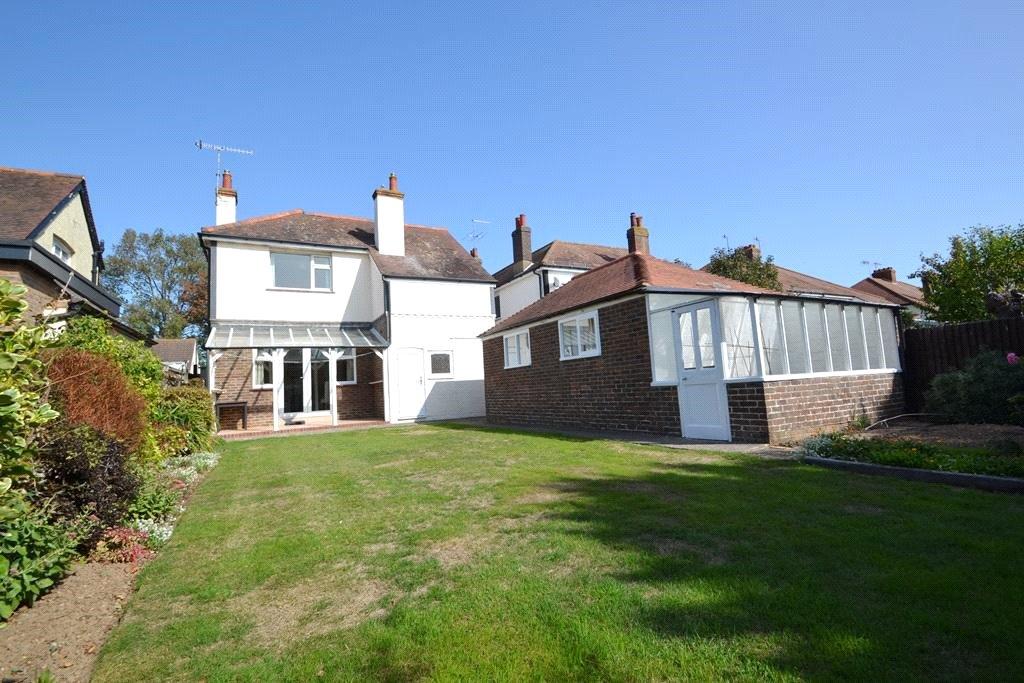 Bulkington Avenue, Tarring, Worthing, BN14 3 bed detached house £535,000