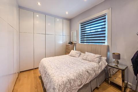 3 bedroom end of terrace house for sale, Malvern Road, Maida Vale