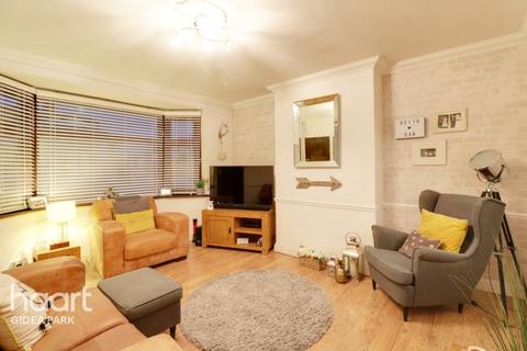 50 Heaton Close, Romford, RM3 7HP