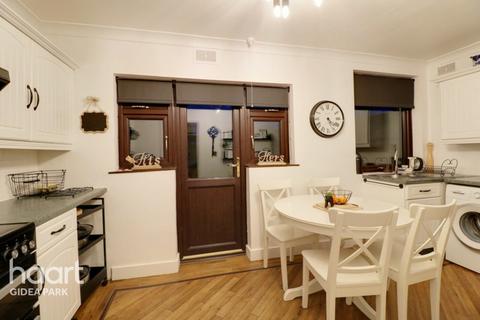 50 Heaton Close, Romford, RM3 7HP