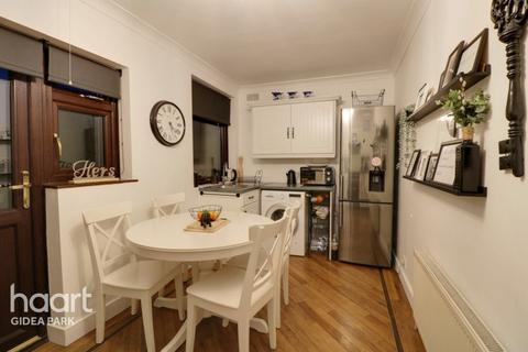 50 Heaton Close, Romford, RM3 7HP
