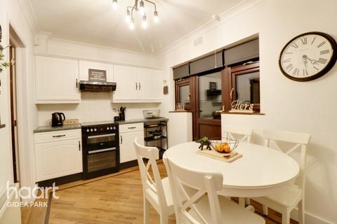 50 Heaton Close, Romford, RM3 7HP