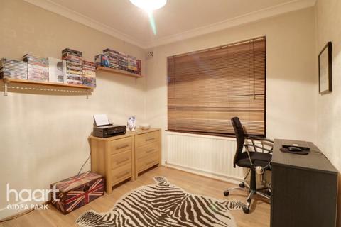 50 Heaton Close, Romford, RM3 7HP