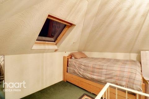 50 Heaton Close, Romford, RM3 7HP