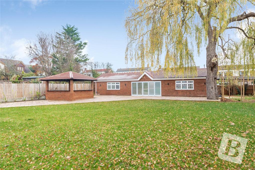 Ernest Road, Emerson Park, RM11 5 bed detached house for sale £2,350,000