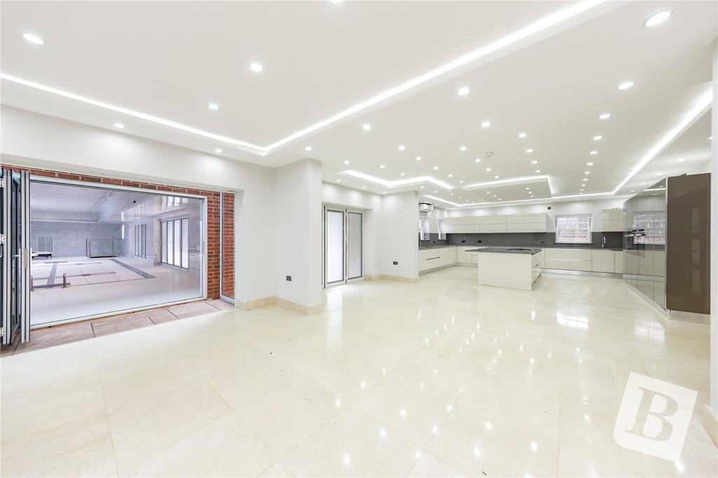 Ernest Road, Emerson Park, RM11 5 bed detached house for sale £2,350,000