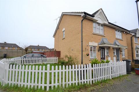 2 bedroom semi-detached house to rent, Westminster Close, Feltham