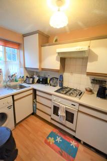 2 bedroom semi-detached house to rent, Westminster Close, Feltham