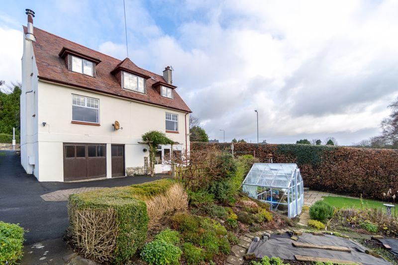 67 Culzean Road, Maybole, KA19 8AH 4 bed detached villa £215,000
