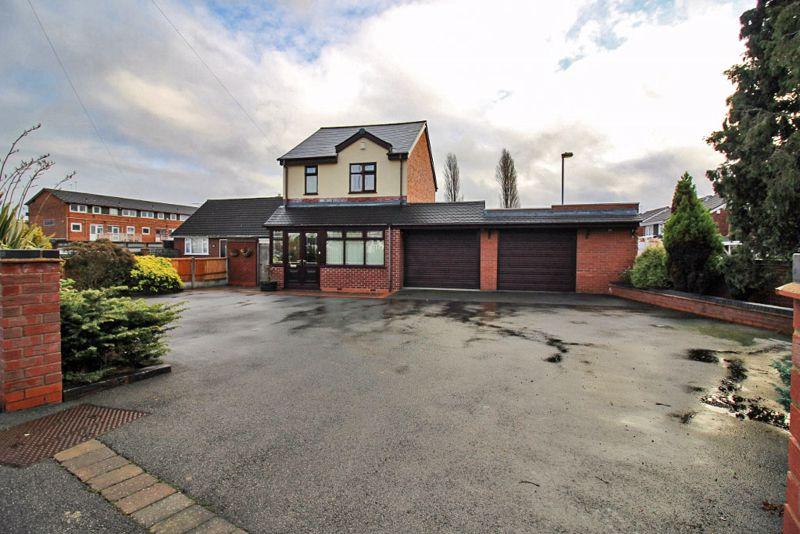 Pool Hayes Lane, Willenhall 2 bed detached house £262,000