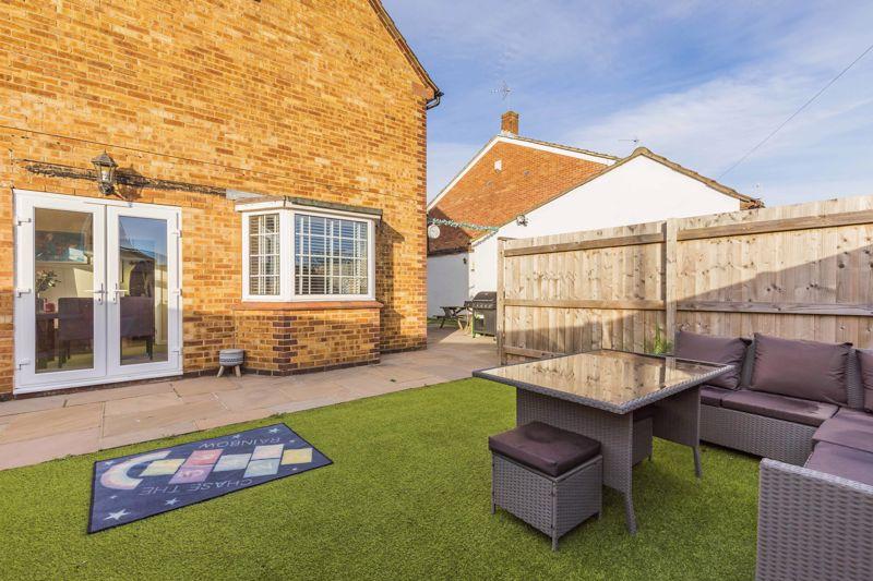 Southbourne Avenue, Drayton 3 bed semidetached house £319,000