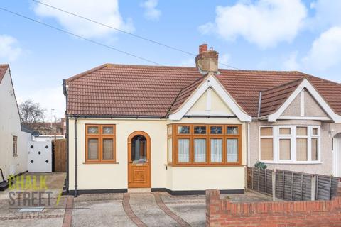 16 Victor Gardens, Hornchurch, RM12 4JB