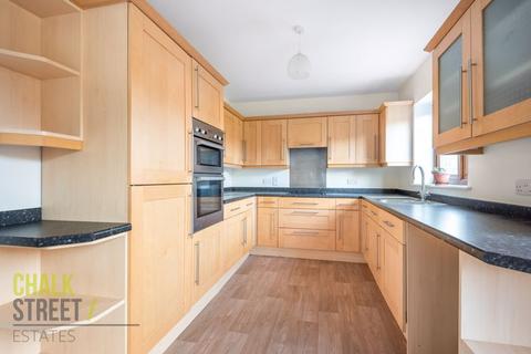 16 Victor Gardens, Hornchurch, RM12 4JB