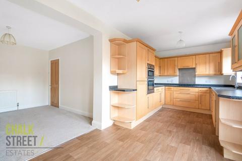 16 Victor Gardens, Hornchurch, RM12 4JB