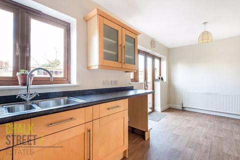 16 Victor Gardens, Hornchurch, RM12 4JB