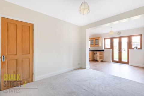 16 Victor Gardens, Hornchurch, RM12 4JB